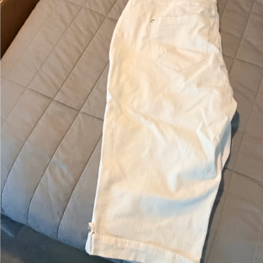 Gloria Vanderbilt All-Around Slimming White Pants - Picture 3 of 4